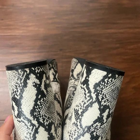 Snakeskin print boots-size 9m Steve Madden- fall fashionable - Picture 5 of 8